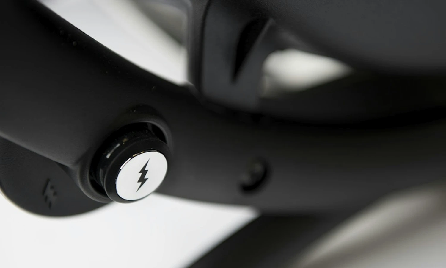 Weber Q 2200 Gasgrill Mit Rollwagen Schwarz 5 Weber Q 2200 Gasgrill Mit Rollwagen Schwarz – Bild 3